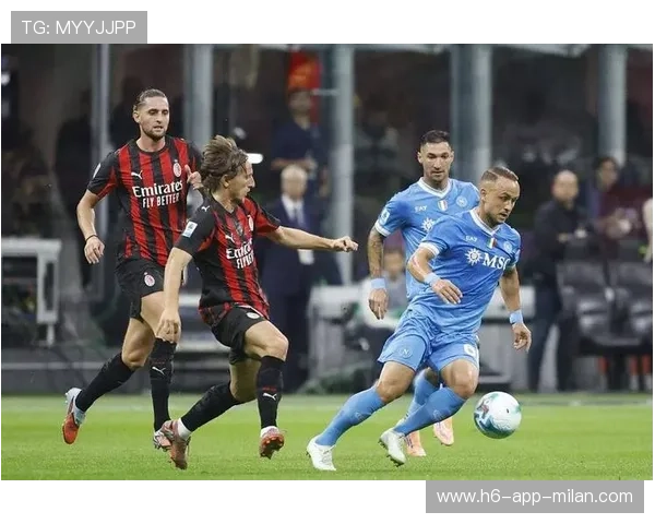 AC米兰内切突突突,莱奥劲射直挂死角 AC米兰内切突突突,莱奥劲射直挂死角